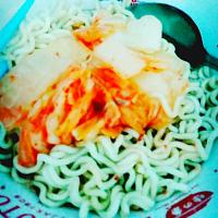 indomie goreng with kimchi 😋😋